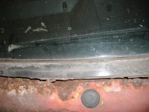 tr7-windscreen-base-rust-2