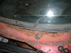 tr7-windscreen-base-rust