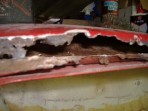 tr7-windscreen-frame-rust-10