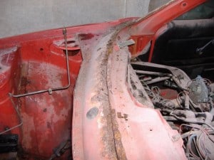 tr7-windscreen-frame-rust-2